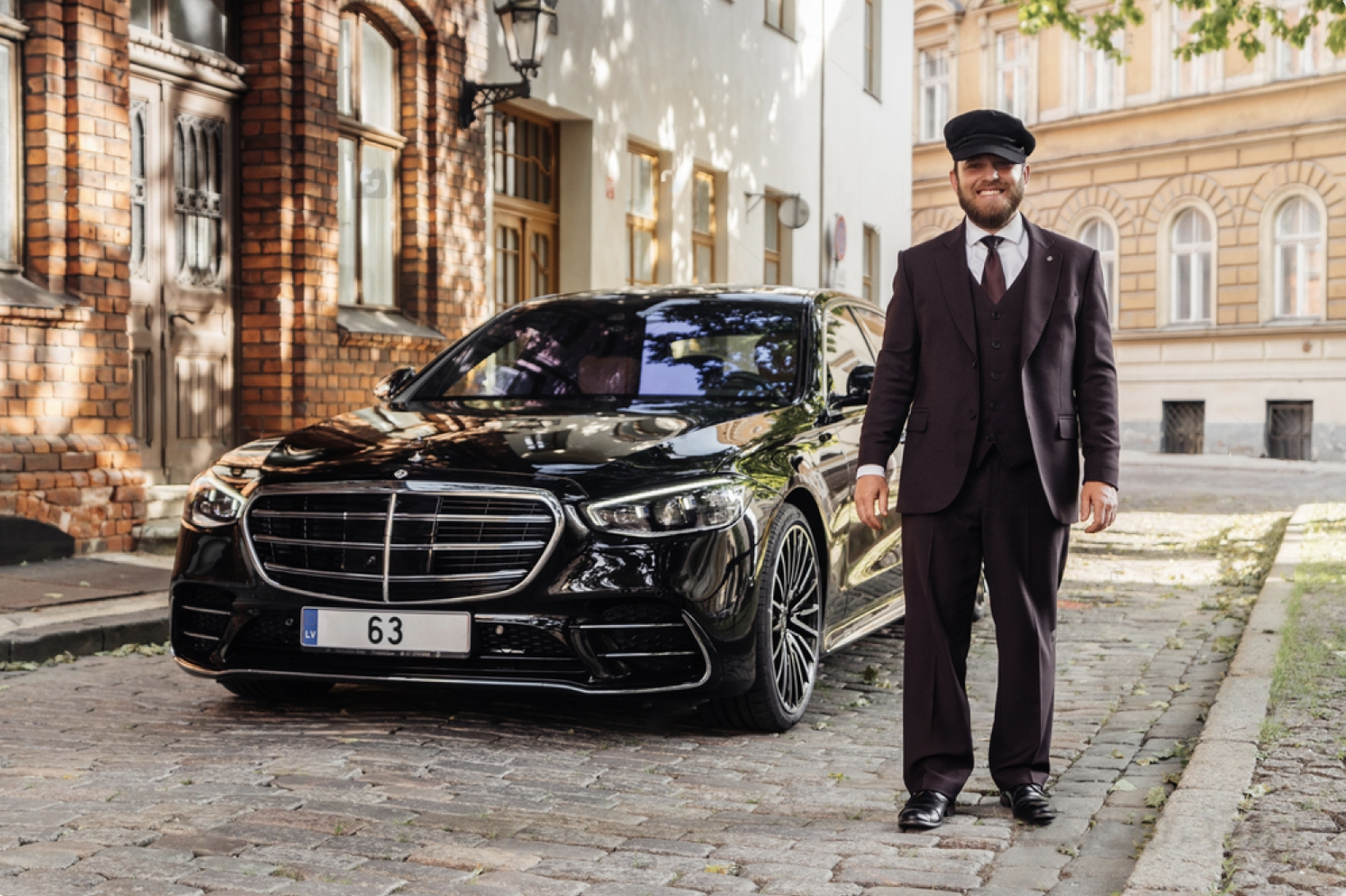 The Benefits of Hiring a Chauffeur for Your Next Conference